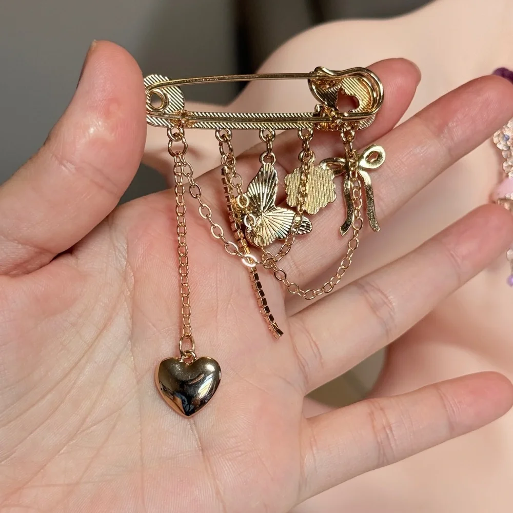 ⚜️ Gold Butterfly Charm Brooch